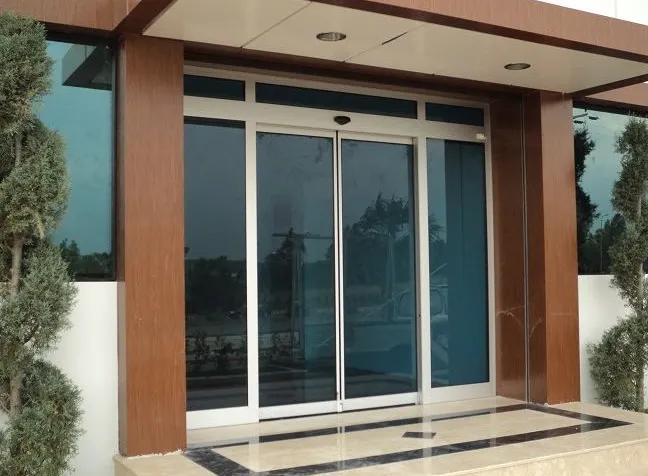 Pergola-with-Retractable-Glass-Roof-System-Veranda-patio-Slidining-Glass-Roof-UK